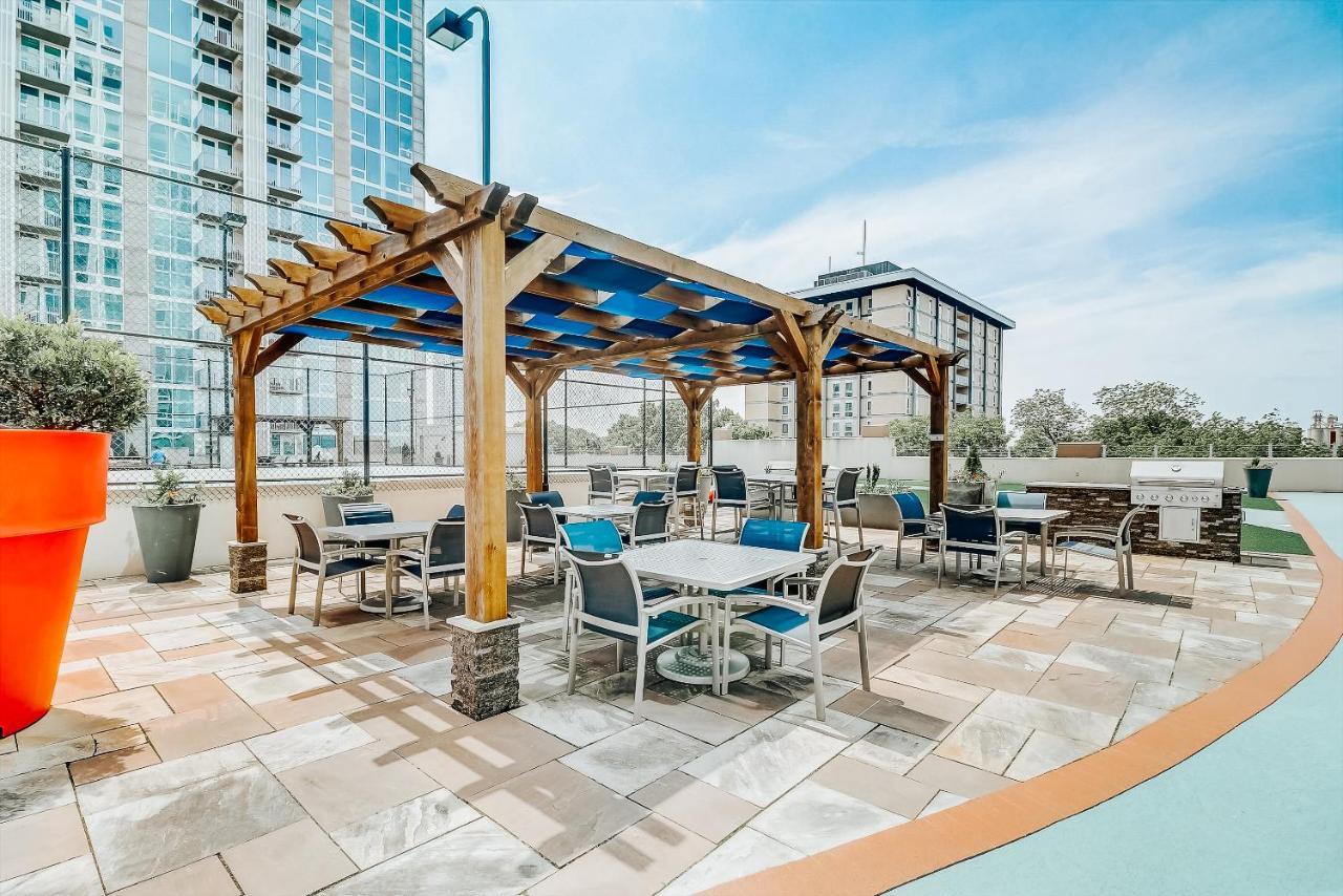 LAVISH 1BR AND 2BR APT IN UPTOWN WITH BALCONY ::: CHARLOTTE, UNITED STATES  ::: COMPARE RATES